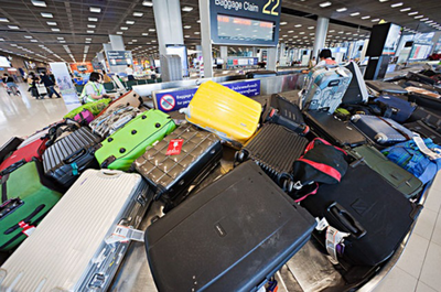 為什么都說下飛機(jī)后行李箱上的標(biāo)簽最好留著？行李托運(yùn)的這些小細(xì)節(jié)很重要