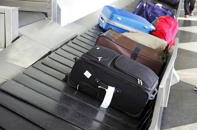 8000元貴重行李箱托運(yùn)被砸癟，為何只賠償500元？解析航空行李托運(yùn)賠償機(jī)制