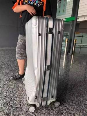 機(jī)場托運(yùn)之痛 8000元行李箱被摔壞背后的黑歷史與反思